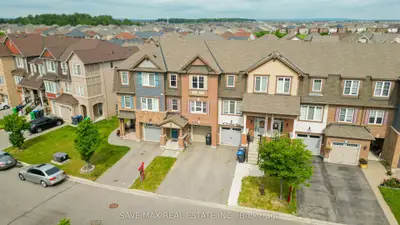 Att/Row/Townhouse in Brampton