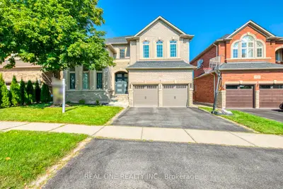 Detached in Oakville