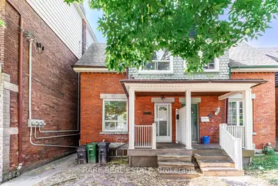310 Sorauren Avenue, Toronto W01, On M6r 2g7