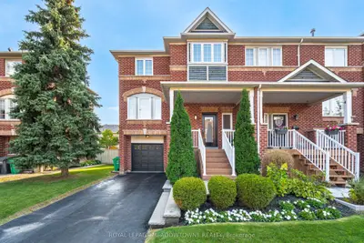 Att/Row/Townhouse in Mississauga