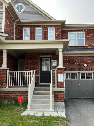 Att/Row/Townhouse in Brampton