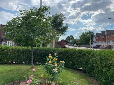 61 Lightbourn Avenue S 2, Toronto W02, On M6h 3p5