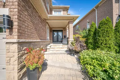 Detached in Oakville