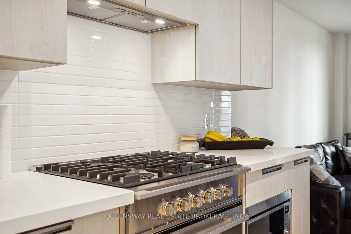 160 Kingsway Crescent 307, Toronto W08, On M8x 2s4