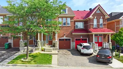 Att/Row/Townhouse in Brampton