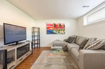 4230 Bloor Street W Bsmt, Toronto W08, On M9c 1z7