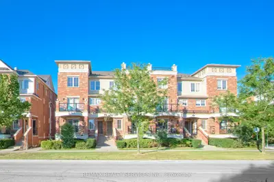 Condo Townhouse in Oakville