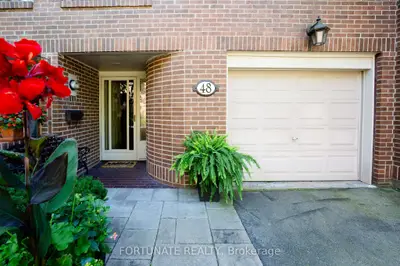 Condo Townhouse in Oakville