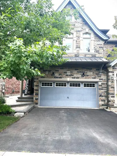 Att/Row/Townhouse in Oakville