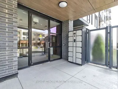 Condo Apartment in Milton