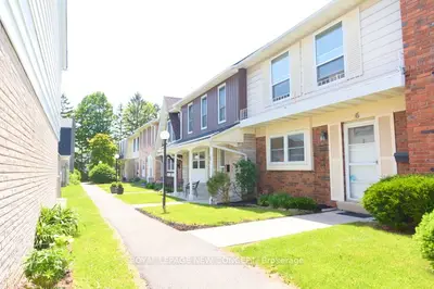 Condo Townhouse in Burlington