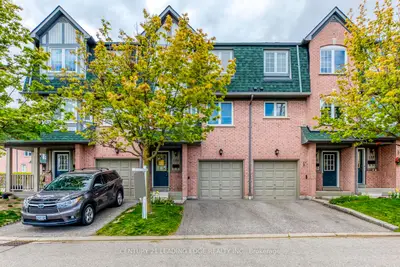 Condo Townhouse in Mississauga