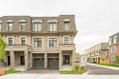 203 Wyndham Street, Mississauga, On L5m 1x8