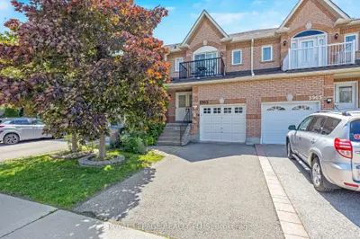 Att/Row/Townhouse in Mississauga