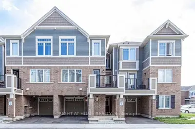 Att/Row/Townhouse in Milton