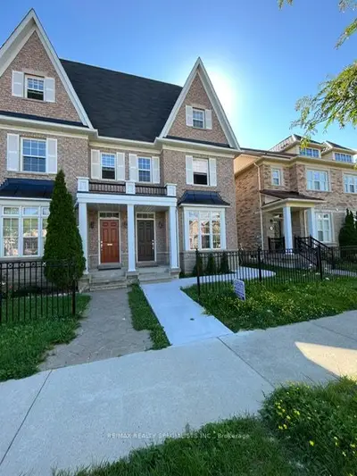 Att/Row/Townhouse in Mississauga