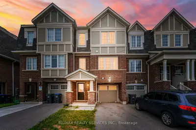 Att/Row/Townhouse in Brampton