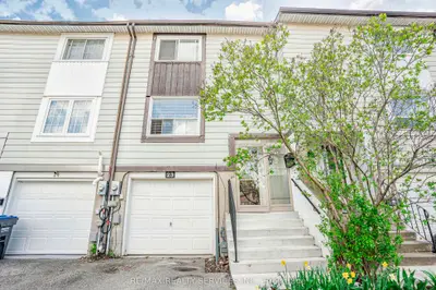 Att/Row/Townhouse in Brampton