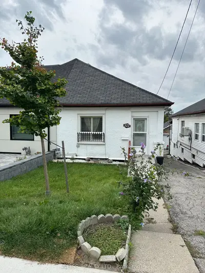 322 Blackthorn Avenue, Toronto W03, On M6n 3j3