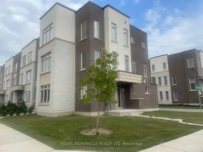Att/Row/Townhouse in Oakville