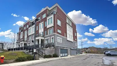 Condo Townhouse in Oakville