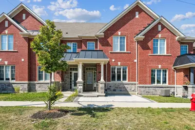 Att/Row/Townhouse in Brampton