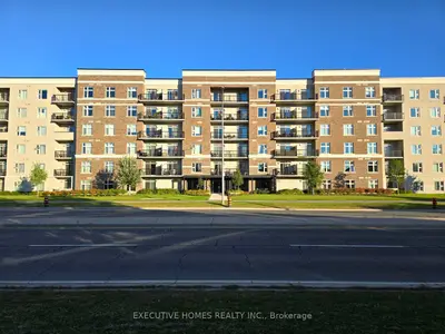 Condo Apartment in Milton