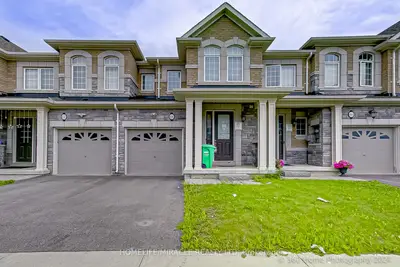 Att/Row/Townhouse in Brampton