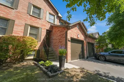 Condo Townhouse in Burlington