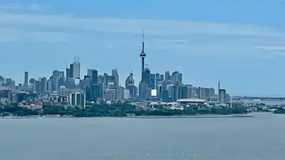 2240 Lake Shore Boulevard W Lph5, Toronto W06, On M8v 0b1