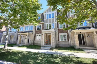 Att/Row/Townhouse in Oakville