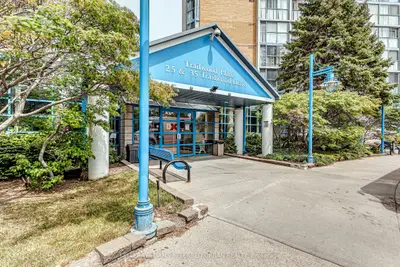25 Trailwood Drive 504, Mississauga, On L4z 3k9