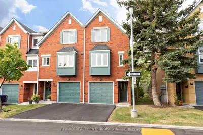 Condo Townhouse in Oakville