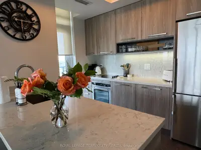 36 Park Lawn Road 2605, Toronto W06, On M8v 0e5