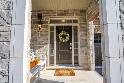 Att/Row/Townhouse in Oakville