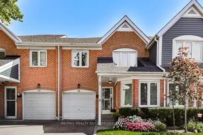 Condo Townhouse in Mississauga