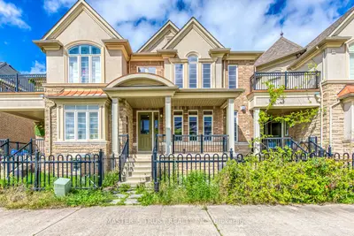 Att/Row/Townhouse in Oakville