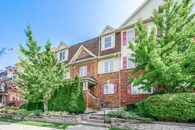 Condo Townhouse in Mississauga
