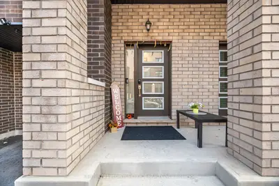 Att/Row/Townhouse in Brampton