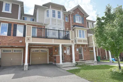 Att/Row/Townhouse in Brampton