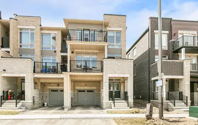 Att/Row/Townhouse in Brampton