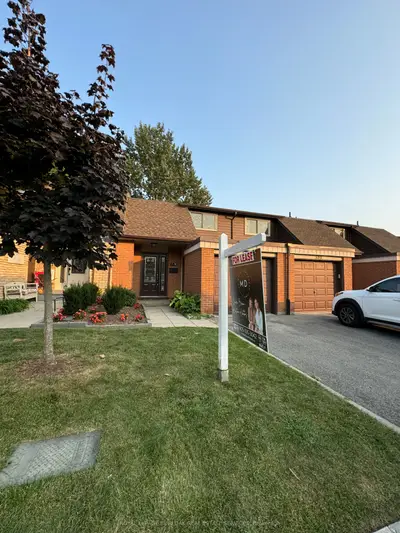 Condo Townhouse in Burlington