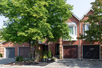 Condo Townhouse in Oakville