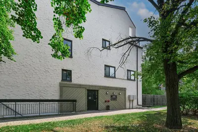 Condo Townhouse in Oakville