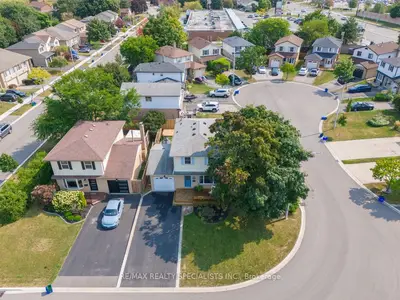 Detached in Burlington