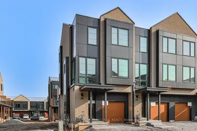 Condo Townhouse in Burlington