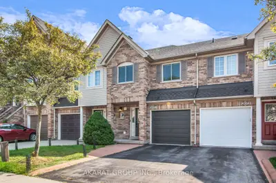 Att/Row/Townhouse in Oakville