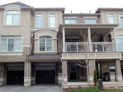 Att/Row/Townhouse in Oakville