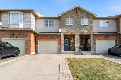 Att/Row/Townhouse in Burlington