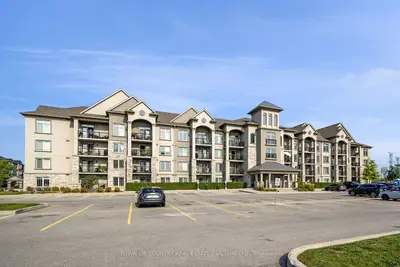 Condo Apartment in Milton